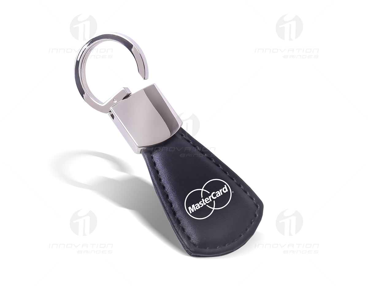 Chaveiro de metal com napa.
