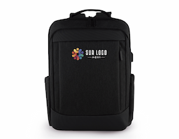 Mochila confeccionada em tecido Oxford com detalhe em PU e interior em poliéster 190D, com capacidade de 21L. Possui conector USB lateral, bolso frontal com zíper, dois bolsos laterais e compartimento interno para notebook de até 15,6” e tablet. Conta ainda com divisórias internas, alça de mão, alças de ombro acolchoadas e engate para mala de viagem, unindo praticidade e organização para o dia a dia.