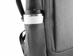 Mochila confeccionada em tecido Oxford com detalhe em PU e interior em poliéster 190D, com capacidade de 21L. Possui conector USB lateral, bolso frontal com zíper, dois bolsos laterais e compartimento interno para notebook de até 15,6” e tablet. Conta ainda com divisórias internas, alça de mão, alças de ombro acolchoadas e engate para mala de viagem, unindo praticidade e organização para o dia a dia.