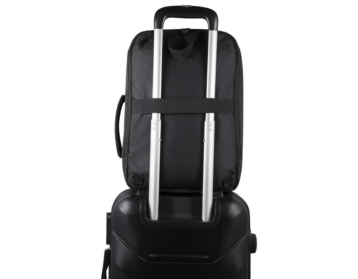 Mochila confeccionada em poliéster 300D impermeável com detalhes em couro sintético, fechamento em zíper e capacidade para até 20 litros. Possui alça lateral de mão, que permite o uso na horizontal, como uma pasta, além de bolso posterior para guardar as alças de ombro e engate para malas. Conta ainda com três compartimentos em tamanhos diferentes, incluindo o principal, com divisória interna para notebooks de até 15,6 polegadas.