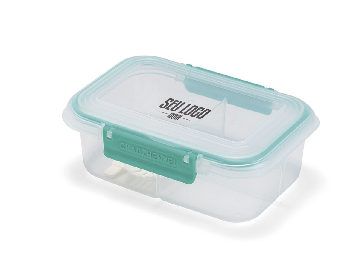Marmita em plástico polipropileno (PP) livre de BPA com capacidade máxima de 650ml. Possui três divisórias fixas, tampa hermética com anel de vedação em silicone e duas travas laterais. Acompanha colher tipo spork em PP