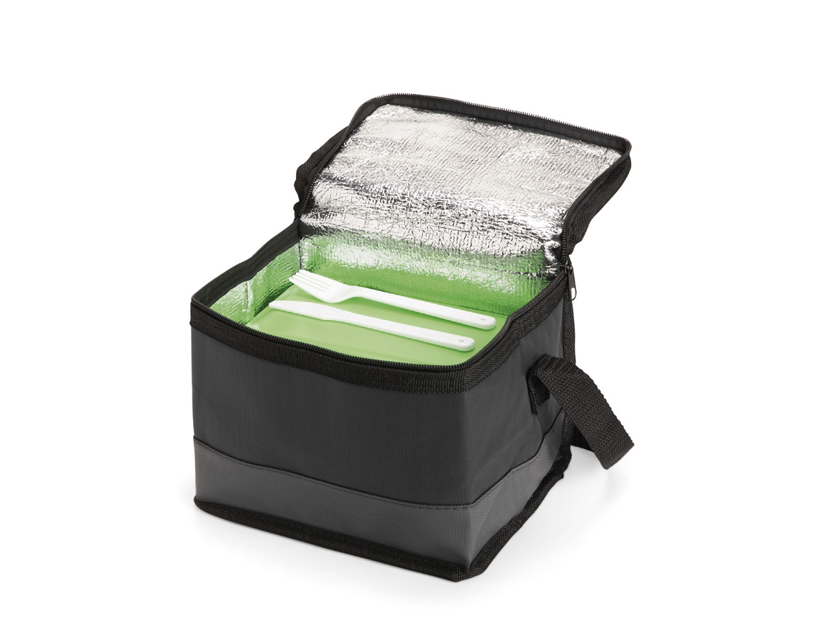 Bolsa térmica resistente à água confeccionada em poliéster e PVC, com fechamento em zíper e capacidade de até 5 litros. Possui revestimento térmico em espuma EPE para melhor conservação e alça superior em nylon que facilita o transporte. Um brinde corporativo prático e funcional, ideal para o dia a dia e ações promocionais.
