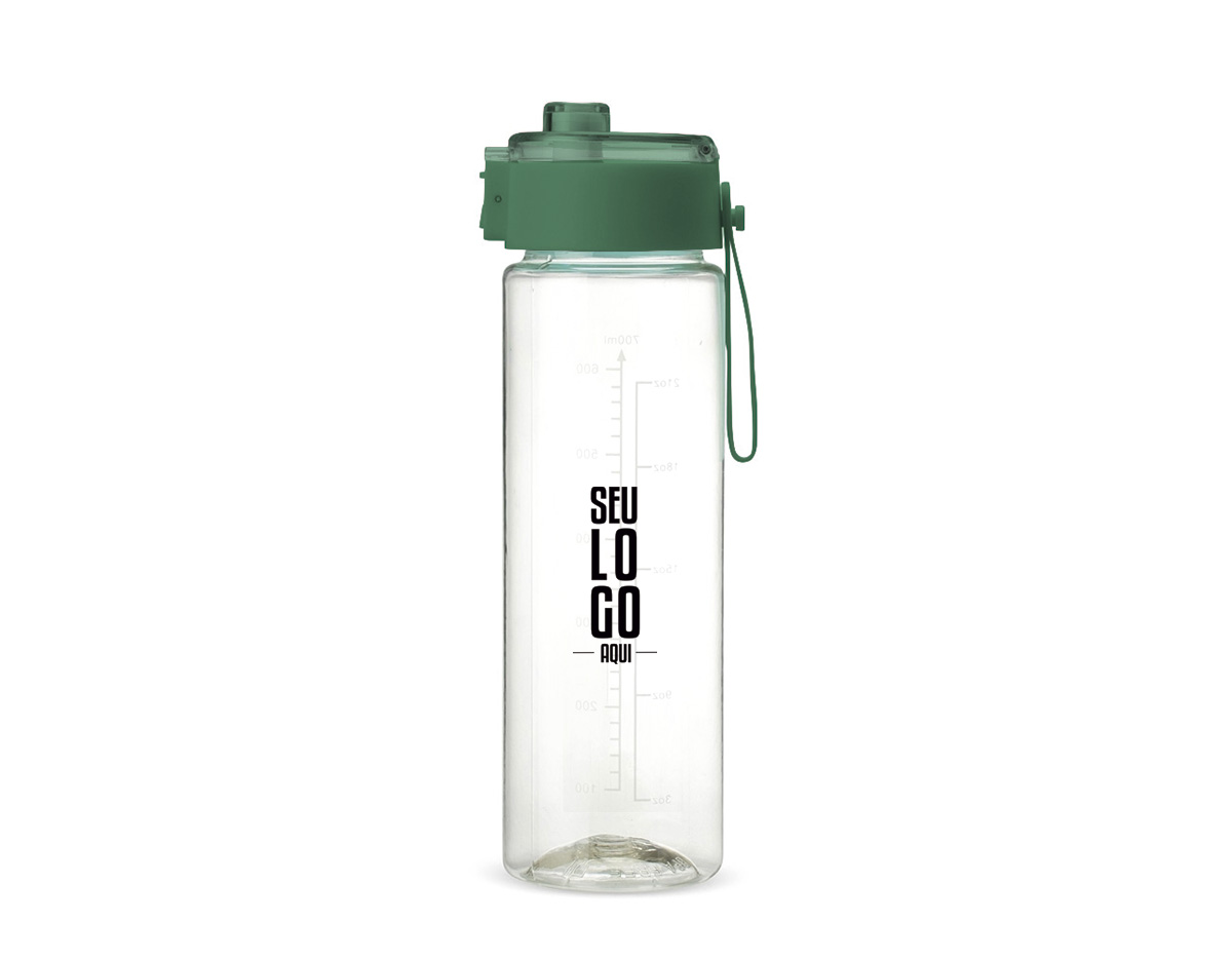 Garrafa feita em plástico livre de BPA com capacidade máxima de 750ml e marcação de volume impressa de até 700ml. Possui tampa rosqueável em polipropileno (PP) com protetor para o bocal, botão de acionamento e alça de mão em silicone.