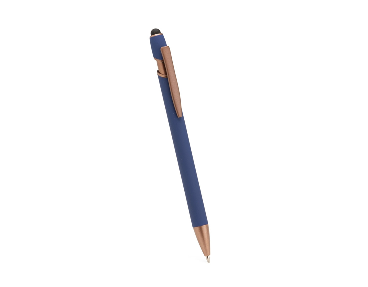 Caneta metálica com pintura de acabamento emborrachado e acionamento por clique. Conta com topo emborrachado para uso em dispositivos com telas sensíveis ao toque, além de carga esferográfica azul de 1,0 mm.