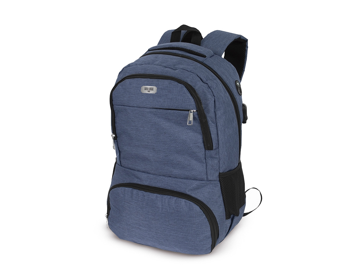 Mochila confeccionada em poliéster 300D reforçado, com capacidade de até 26 litros. Possui 5 compartimentos, sendo o principal com divisória interna para notebook de até 15,6 polegadas e um compartimento térmico com revestimento interno em folha térmica aluminizada, ideal para manter a temperatura dos alimentos sempre frescos. Conta também com bolso antifurto nas costas e mais dois compartimentos de tamanhos diferentes para melhor organização. Possui dois bolsos laterais em malha com elástico, suporte externo USB, saída para fone de ouvido, engate para mala de viagem, além de alças de ombro com revestimento de espuma respirável e listras refletivas.