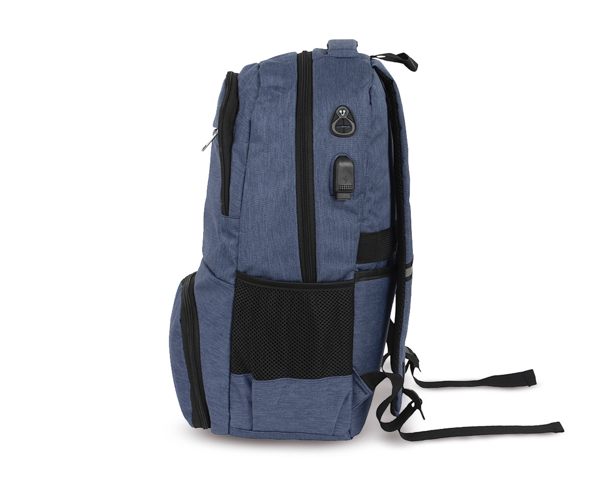 Mochila confeccionada em poliéster 300D reforçado, com capacidade de até 26 litros. Possui 5 compartimentos, sendo o principal com divisória interna para notebook de até 15,6 polegadas e um compartimento térmico com revestimento interno em folha térmica aluminizada, ideal para manter a temperatura dos alimentos sempre frescos. Conta também com bolso antifurto nas costas e mais dois compartimentos de tamanhos diferentes para melhor organização. Possui dois bolsos laterais em malha com elástico, suporte externo USB, saída para fone de ouvido, engate para mala de viagem, além de alças de ombro com revestimento de espuma respirável e listras refletivas.