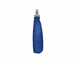 Squeeze dobrável com capacidade para até 500ml. Feito em poliuretano termoplástico (TPU), material resistente a variações de temperatura e livre de BPA, possui bico rosqueável em plástico e bico em silicone macio, que permite a ingestão de líquidos ao morder levemente a ponta após inclinar o squeeze.