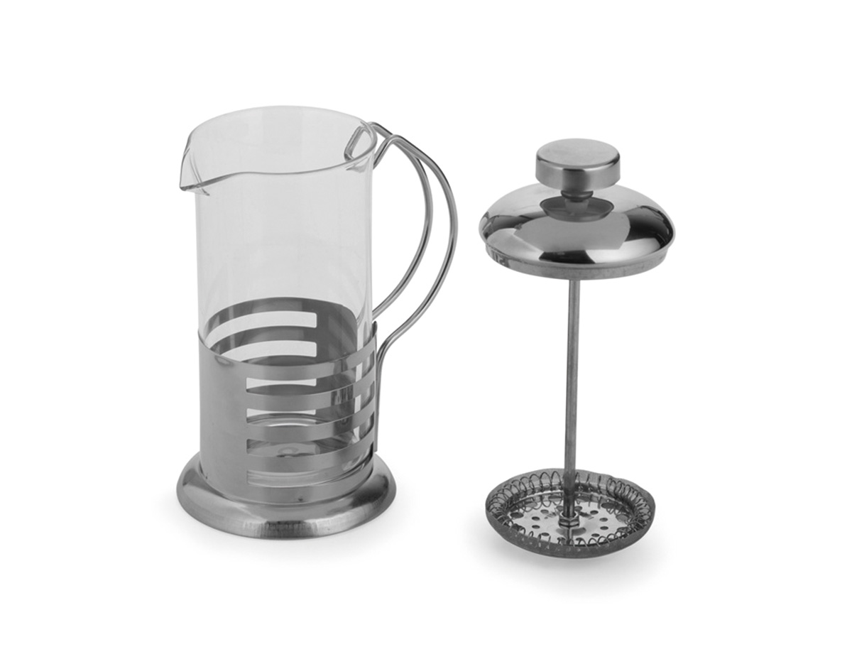 Cafeteira tipo prensa francesa com capacidade de até 350ml, ideal para preparar café com praticidade e sabor intenso. Produzida em vidro, possui alça e detalhes em inox, além de tampa com êmbolo e filtro em tela de inox. Um item elegante e funcional, perfeito para brindes corporativos sofisticados.