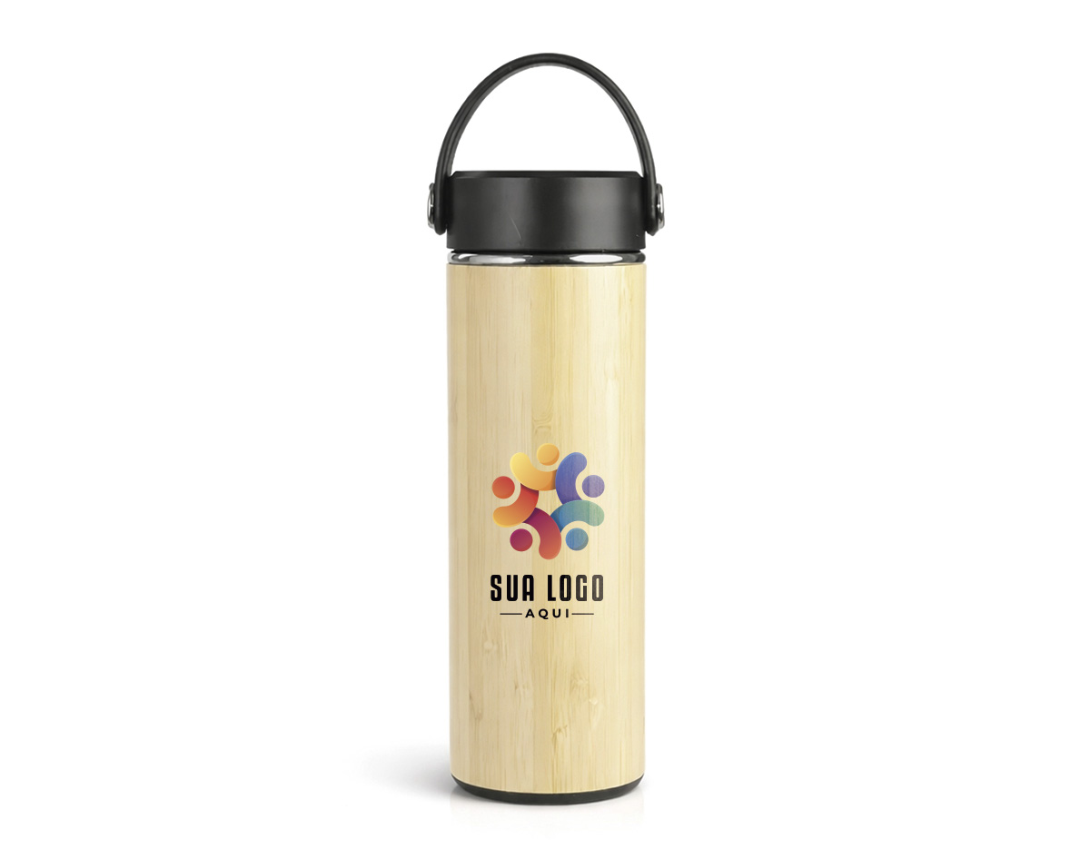 Garrafa térmica com capacidade máxima de 400ml. Possui estrutura de parede dupla com revestimento externo em bambu e parte interna em inox 304. Conta com tampa rosqueável em polipropileno (PP) com alça para transporte. Acompanha cesto infusor com alça em inox 304.