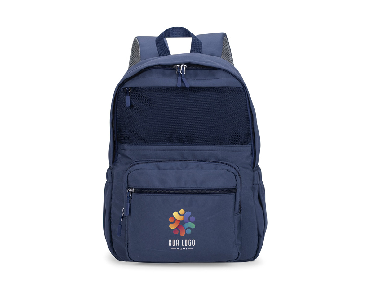 Mochila em Oxford impermeável com fechamento em zíper e capacidade máxima de até 23 litros. Apresenta divisória interna para notebooks de até 15,6 polegadas. Conta ainda com três bolsos frontais em tamanhos diferentes, incluindo bolso superior em tela de malha para itens úmidos, além de dois bolsos laterais com elástico, alça de mão em nylon e duas alças de ombro com revestimento em espuma respirável.