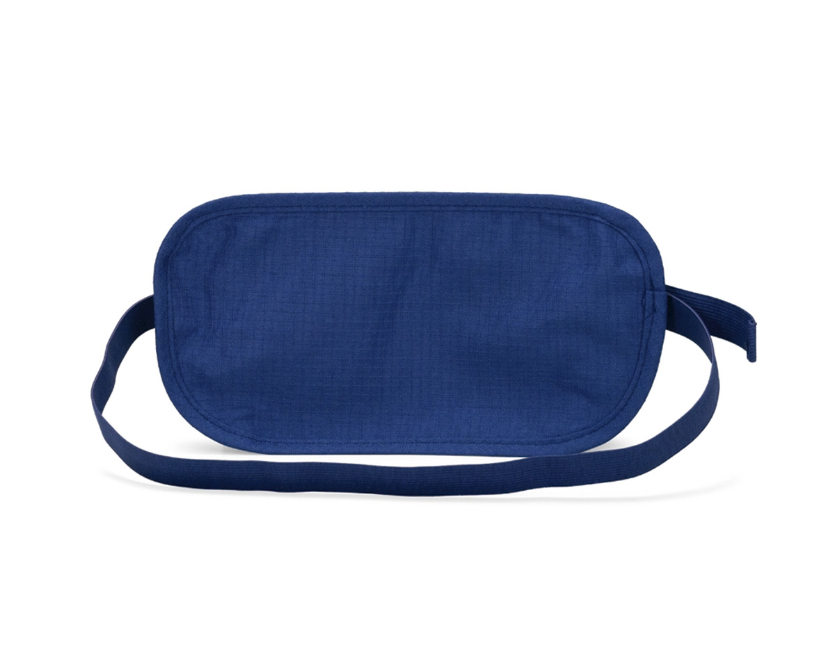 Pochete tipo doleira confeccionada em nylon, com design compacto e discreto, ideal para transportar itens pessoais com mais segurança. Possui dois bolsos de tamanhos diferentes que facilitam a organização de objetos essenciais. Conta com cinto elástico ajustável e fivela de encaixe, proporcionando conforto e praticidade no uso diário, especialmente em viagens, passeios ou atividades ao ar livre.