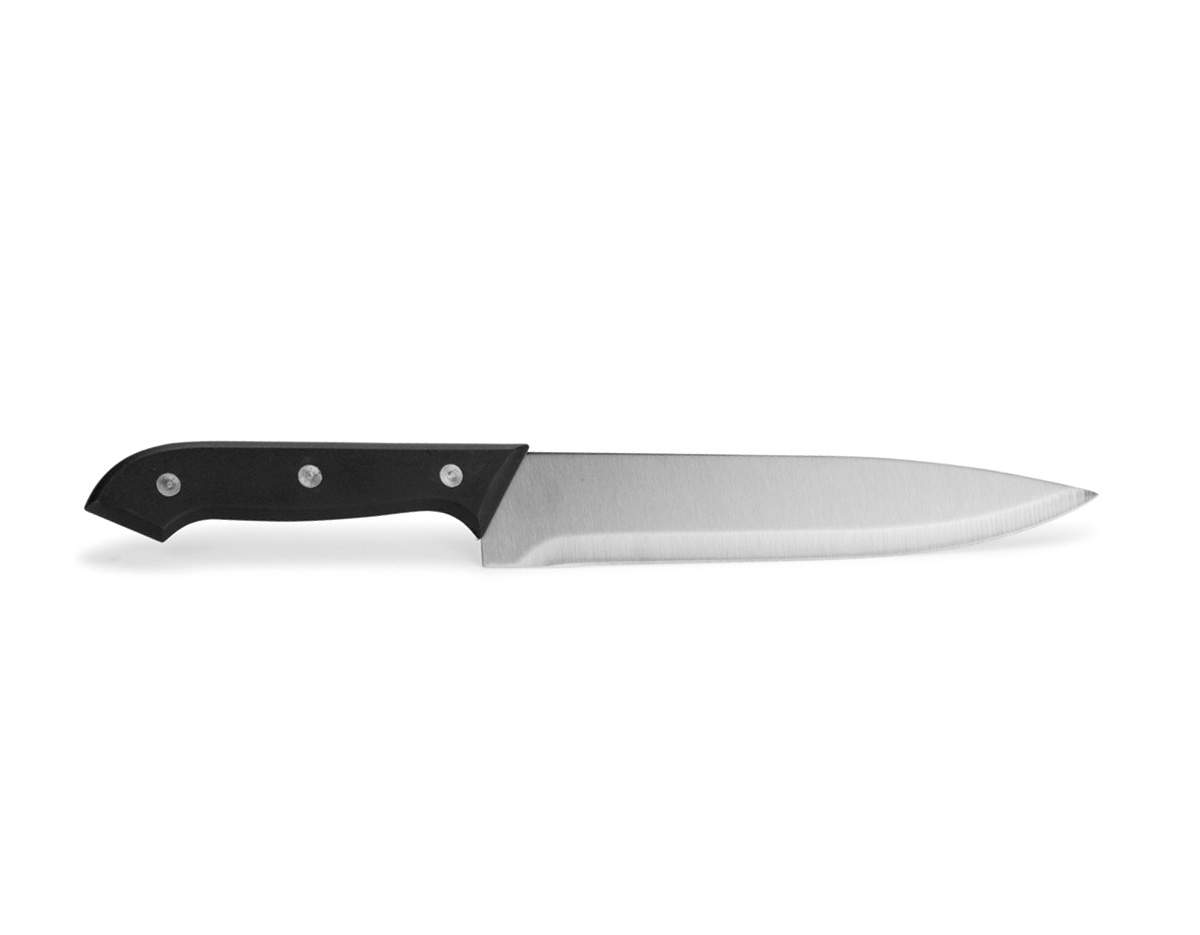 Kit churrasco composto por seis peças, ideal para preparar e servir com praticidade. O conjunto inclui tábua em madeira de pinho, tesoura multiuso com estrutura em polipropileno e lâminas em aço inox, além de quatro facas com cabos em PP e lâminas em inox em diferentes tamanhos: 3, 4, 6 e 8 polegadas. Um conjunto funcional que reúne resistência, utilidade e organização para momentos de preparo e confraternização.