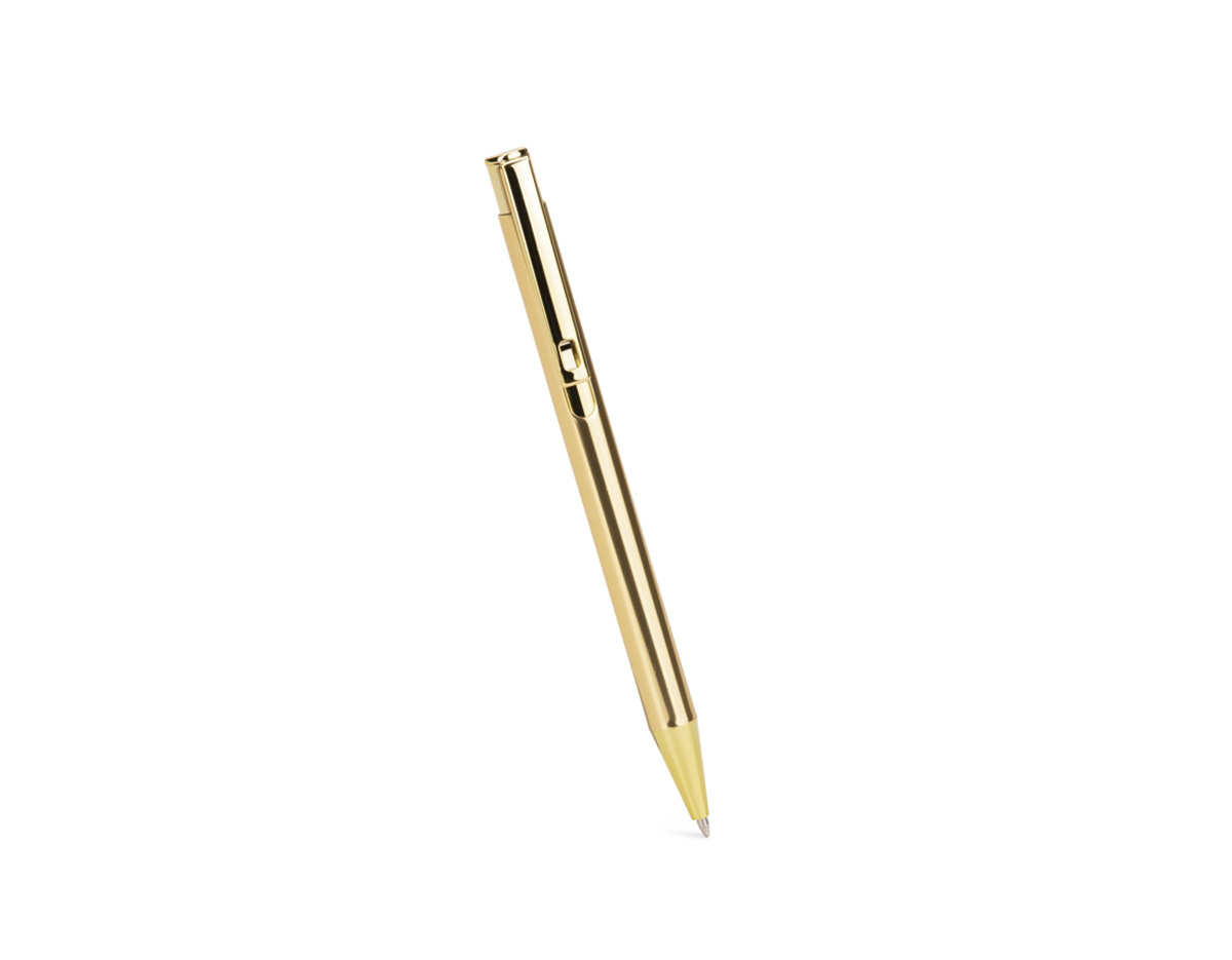 Caneta metálica com acabamento brilhante, que confere elegância e sofisticação ao design. Possui acionamento por clique, oferecendo praticidade no uso diário, além de carga esferográfica azul de 1,0 mm que proporciona escrita suave e uniforme. Resistente e funcional, é uma opção versátil para ambientes profissionais, atividades acadêmicas ou ações promocionais.