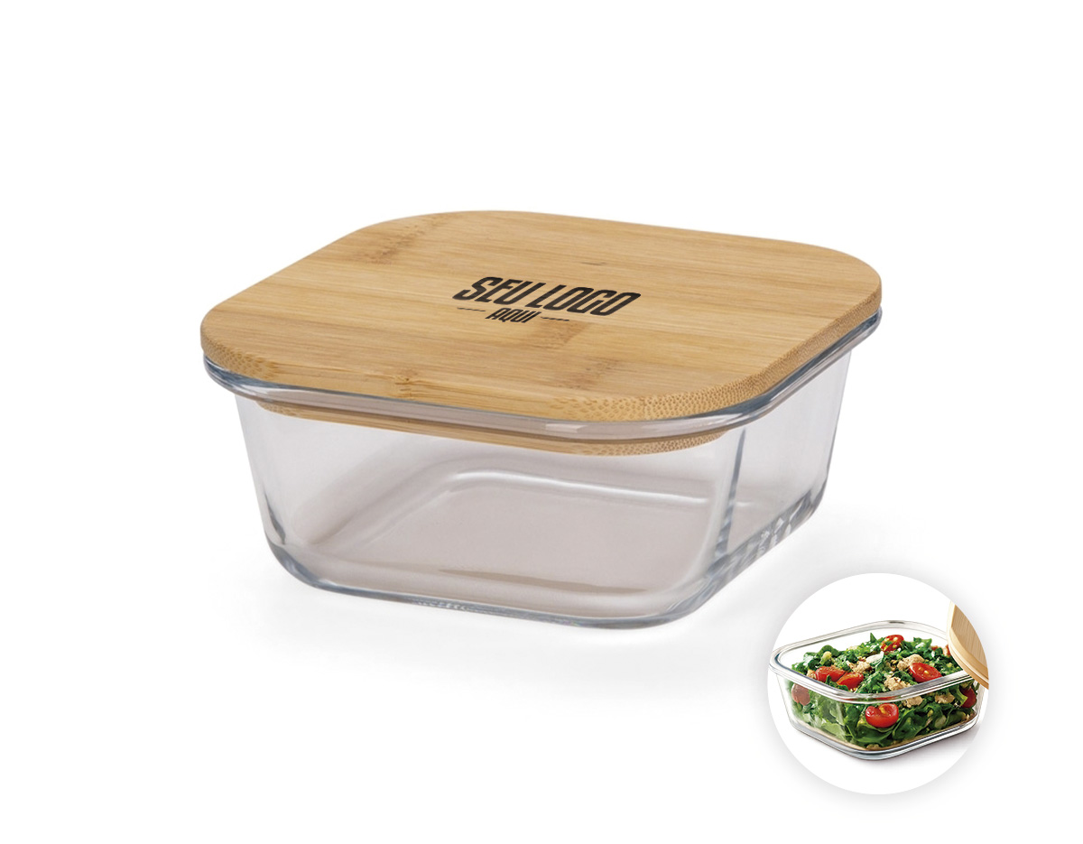Marmita compacta com capacidade de 400 ml, produzida em vidro borossilicato resistente e ideal para o armazenamento de alimentos. Possui tampa hermética em bambu, que auxilia na vedação e preservação dos alimentos. Prática e elegante, é uma ótima opção de brinde corporativo para o dia a dia.
