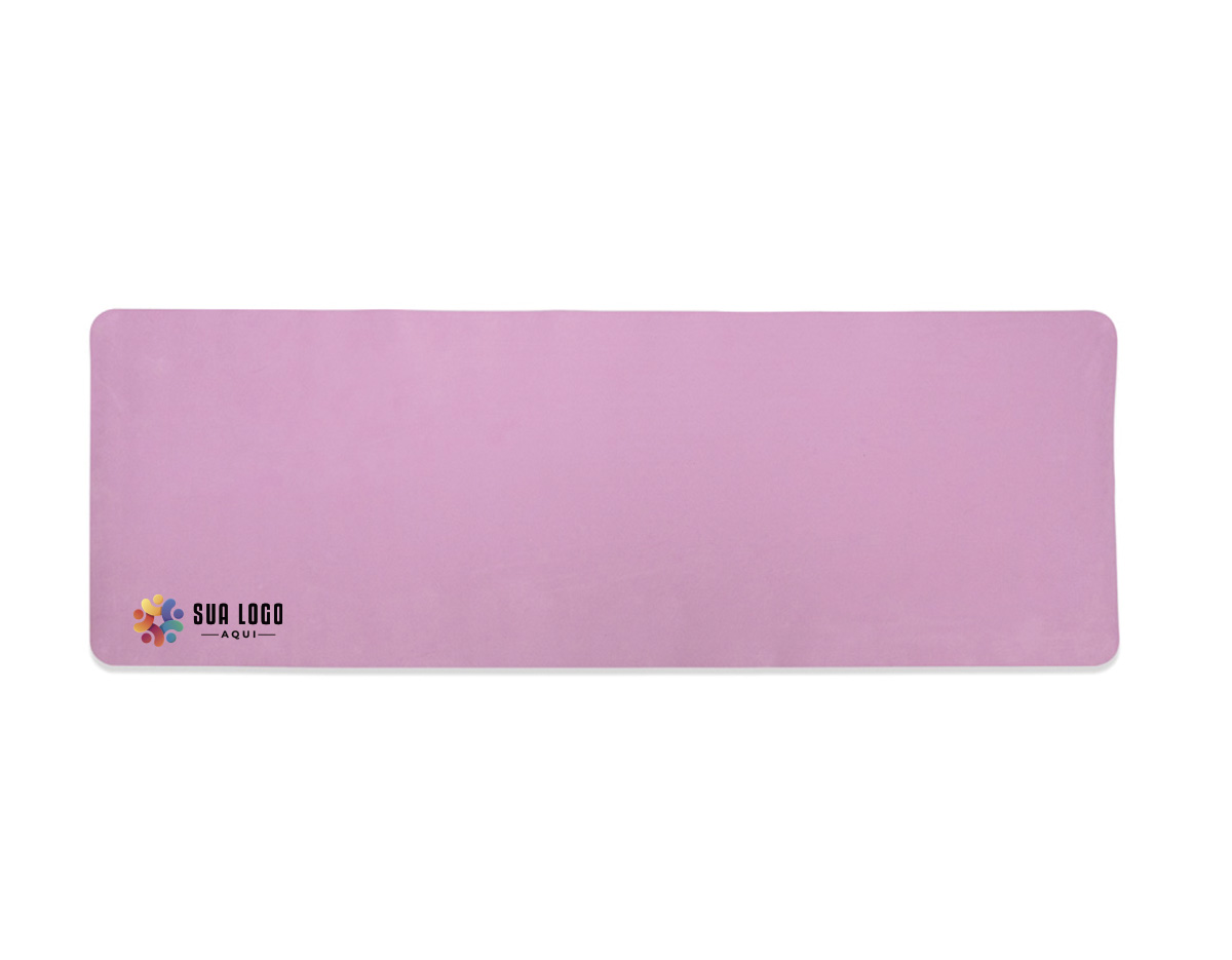 Tapete para yoga confeccionado em EVA flexível, material leve e resistente que proporciona conforto durante a prática de exercícios. Apresenta leves texturas ao longo da superfície, contribuindo para maior aderência e estabilidade. Acompanha alça em nylon com elástico para transporte, facilitando o armazenamento e o deslocamento para diferentes ambientes de treino.