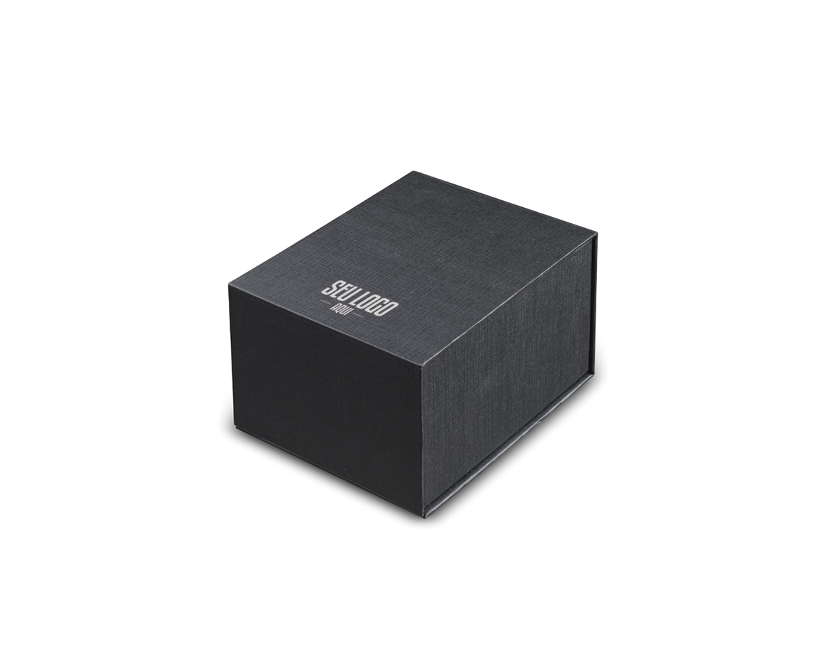 Kit drink contendo 1 copo de vidro, 1 pinça para gelo, 1 bolsa de veludo e 4 pedras de granito para gelo, acondicionado em caixa presenteável fabricada em papel cartonado resistente.