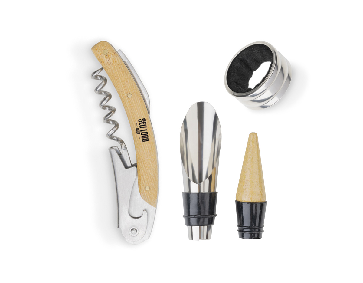 Kit vinho contendo 1 anel corta-gotas, 1 tampa de metal para garrafa, 1 bico dosador de metal e uma tampa de bambu e 1 saca-rolhas de metal e bambu com corta lacre. Acompanha caixa presenteável fabricada em papel cartonado resistente.