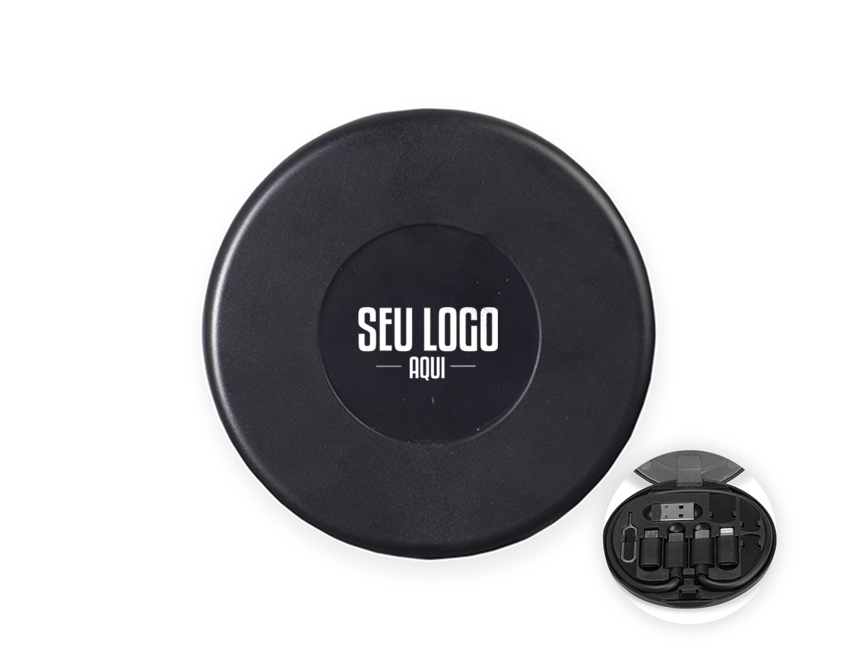 Kit para recarga de dispositivos móveis acondicionado em estojo plástico com trava de fechamento. Contém cabo com conectores USB-C nas duas extremidades, adaptadores para conexões micro-USB, Lightning e USB-A, além de chave para abertura de gaveta de cartão SIM.