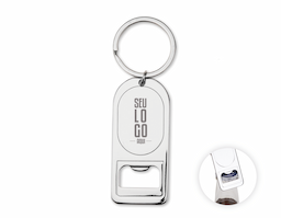 Chaveiro metálico com acabamento brilhante e abridor de garrafas integrado, unindo praticidade e resistência em um único acessório. Compacto e funcional, é ideal para o uso diário e oferece excelente área para personalização. Uma ótima opção de brinde corporativo para fortalecer a divulgação da marca de forma útil e duradoura.