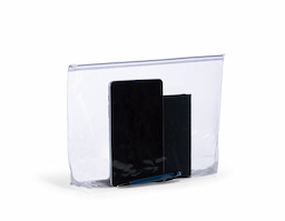 Pasta confeccionada em PVC cristal transparente, prática e resistente para armazenar e transportar documentos com segurança. Possui fechamento tipo zip zap deslizante, que facilita o acesso ao conteúdo e garante maior proteção. Uma excelente opção de brinde corporativo funcional para o dia a dia profissional e organizacional.