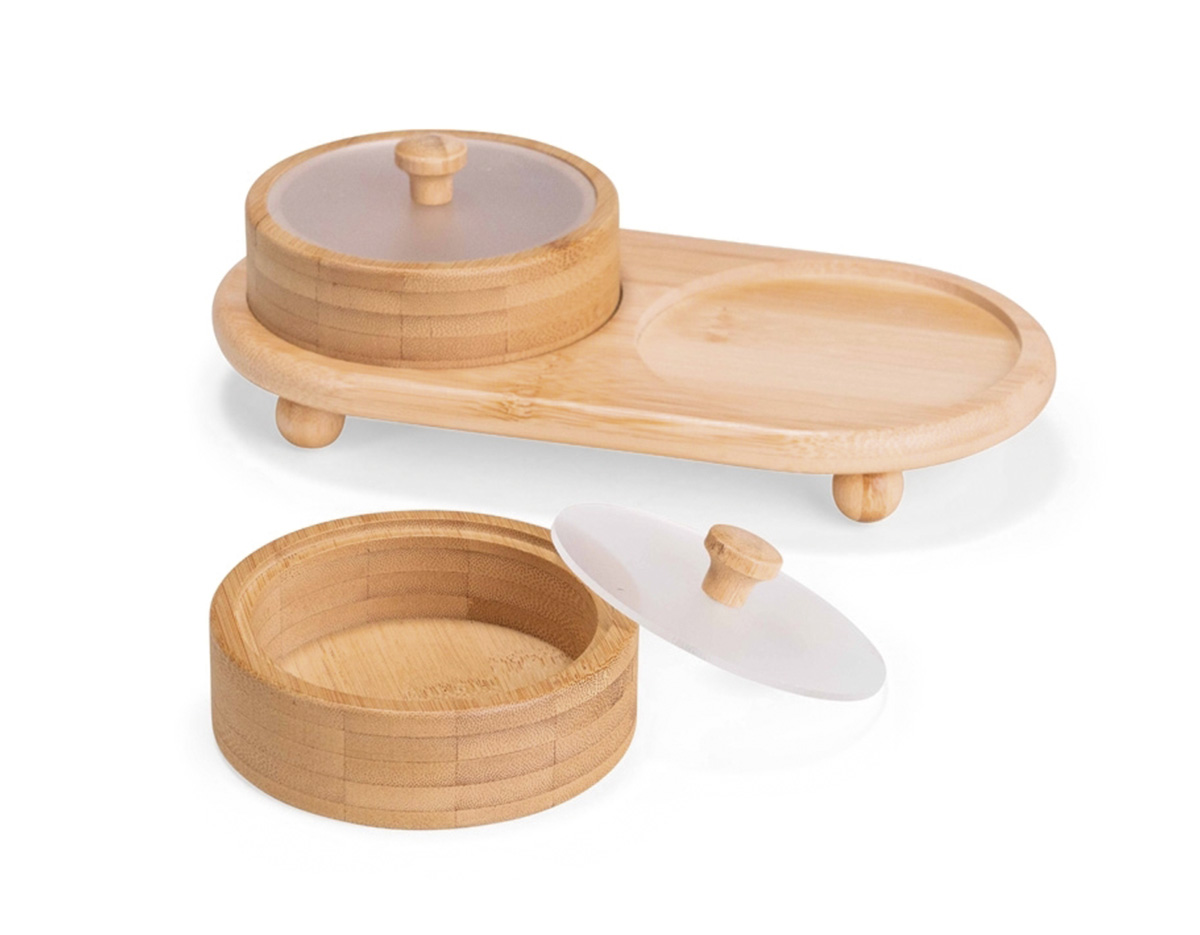 Conjunto com dois potes multiuso em bambu, ideais para organizar e armazenar diversos itens. Possui tampas em plástico transparente que facilitam a visualização do conteúdo, além de suporte com compartimentos para acomodação dos potes. Acompanha quatro pés de apoio e parafusos para fixação das tampas, unindo praticidade e um design elegante para brindes corporativos.