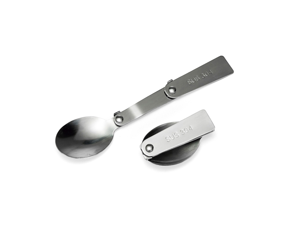 Pote térmico com capacidade máxima de 500 ml, desenvolvido em estrutura de parede dupla, com interior em aço inox 304 e exterior em aço inox 201 com pintura eletrostática. Possui base antiderrapante em silicone e duas tampas rosqueáveis em plástico polipropileno (PP). A tampa interna conta com anel de vedação em silicone e compartimento para armazenamento da colher retrátil, enquanto a externa possui alça para transporte. Acompanha colher retrátil em inox 304.