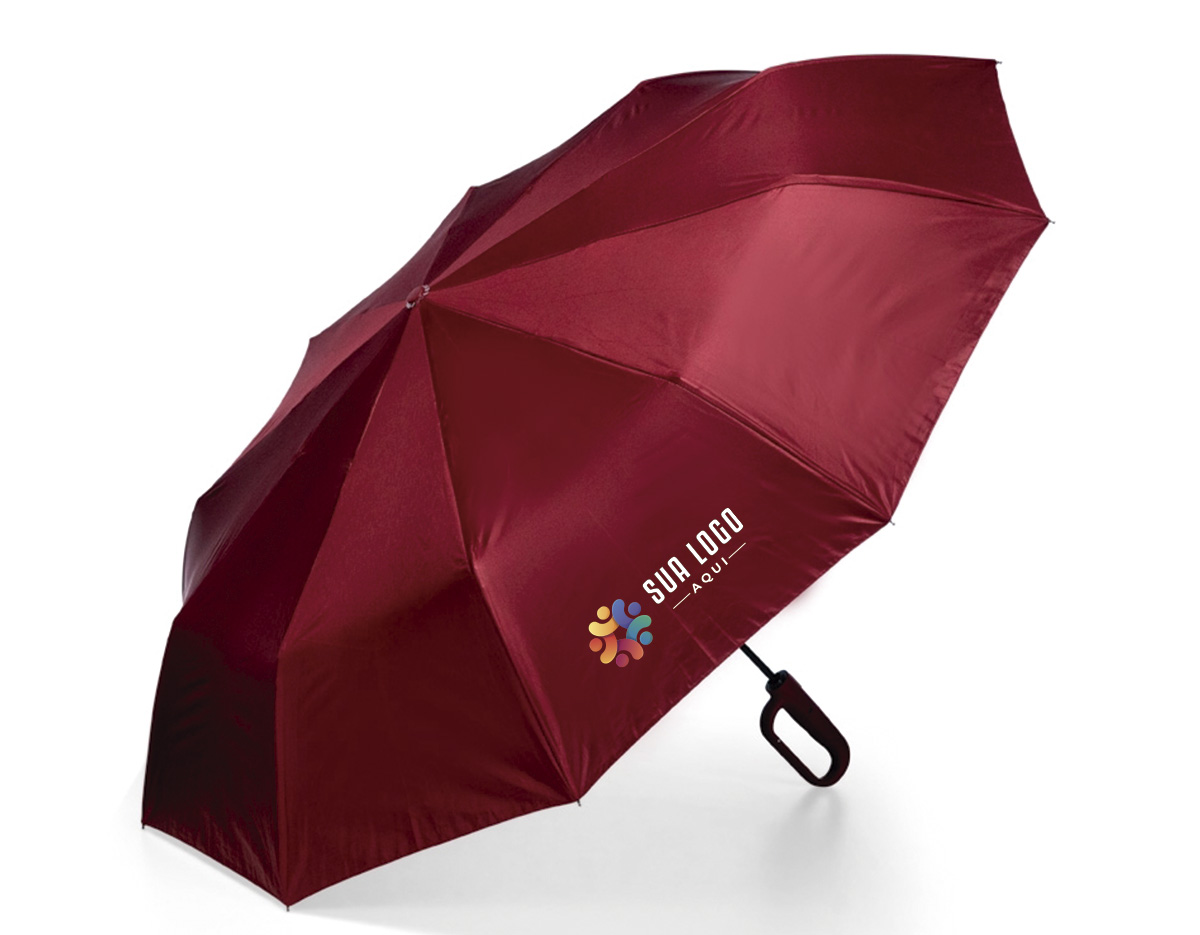 Guarda-chuva confeccionado em poliéster de impacto impermeável com abertura automática por botão em plástico que, ao ser acionado uma segunda vez, ativa a retração dos gomos, facilitando o fechamento. Possui estrutura com haste em ferro, pegador ergonômico em formato de mosquetão feito em polipropileno (PP), 10 varetas em fibra de vidro e ferro com molas amortecedoras, além de faixa para fechamento em velcro. Acompanha capa protetora.