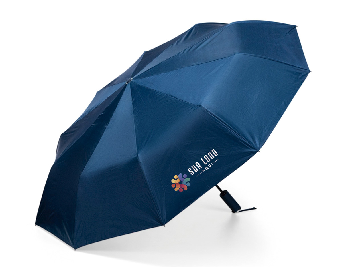 Guarda-chuva confeccionado em poliéster de impacto impermeável com abertura automática por botão em plástico que, ao ser acionado uma segunda vez, ativa a retração dos gomos, facilitando o fechamento. Possui estrutura com haste em ferro, pegador em polipropileno (PP) com alça de mão em poliéster, 10 varetas em fibra de vidro e ferro com molas amortecedoras. além de faixa para fechamento em velcro. Acompanha capa protetora.