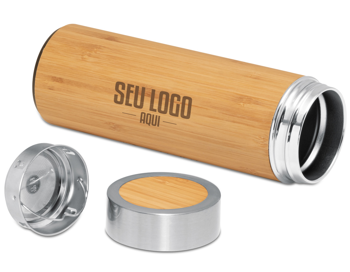 Garrafa térmica em bambu e aço inox. Com parede dupla e com proteção térmica. Possui infusor para chá.  
