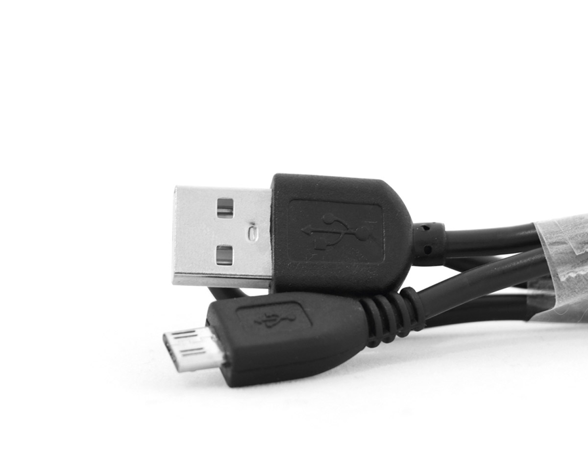 Caixa de som com microfone. com transmissão por bluetooth, ligação stereo 3,5 mm e leitor de cartões TF. autonomia até 8h. capacidade: 500mAh. função para atender chamadas, controle de volume, conexão à playlist do dispositivo móvel e rádio FM. incluso cabo USB/micro USB para carregar