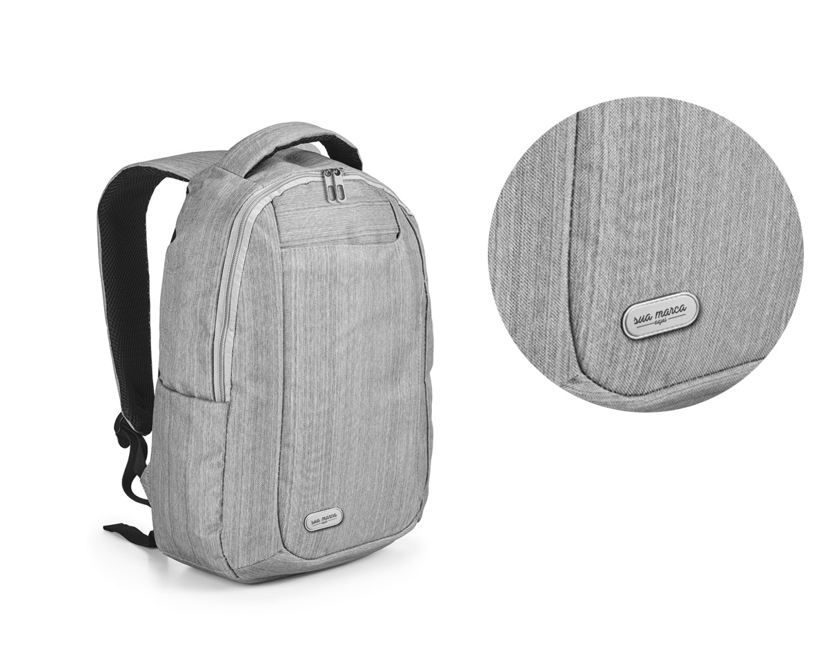 Mochila. Poliéster 600D. Para notebook até 14''. Compartimento principal forrado. 2 bolsos frontais com fecho. Bolsos interiores. Placa metálica removível com imã, para fácil gravação 305 x 445 x 130 mm