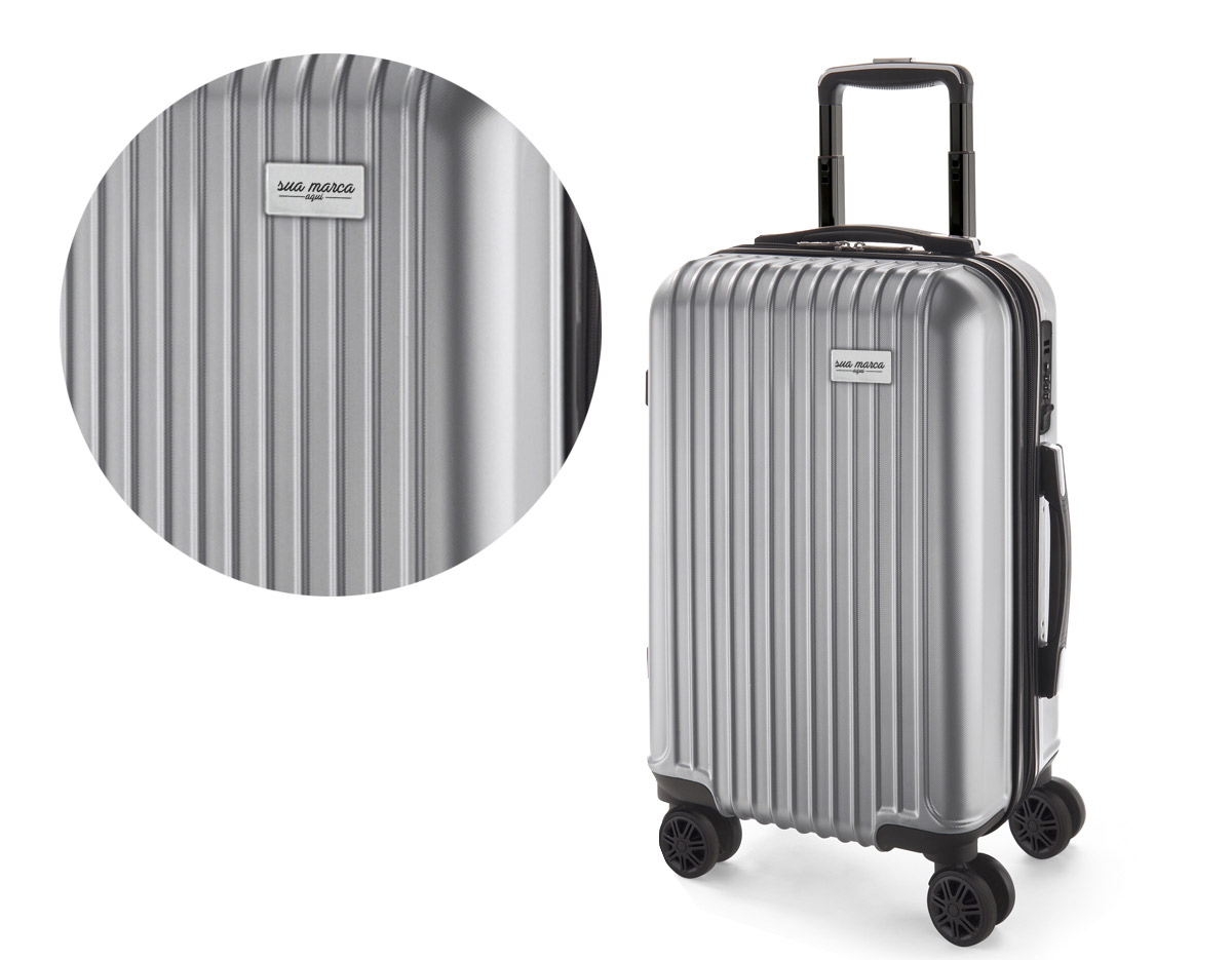 Mala de viagem executivo. ABS e PET. Interior forrado, com divisória. 4 rodas duplas giratórias. Pega extensível em alumínio, com mola (altura pega estendida até 530 mm). Fecho de segurança com senha. Placa metálica removível, para fácil gravação. Capacidade até 33 L