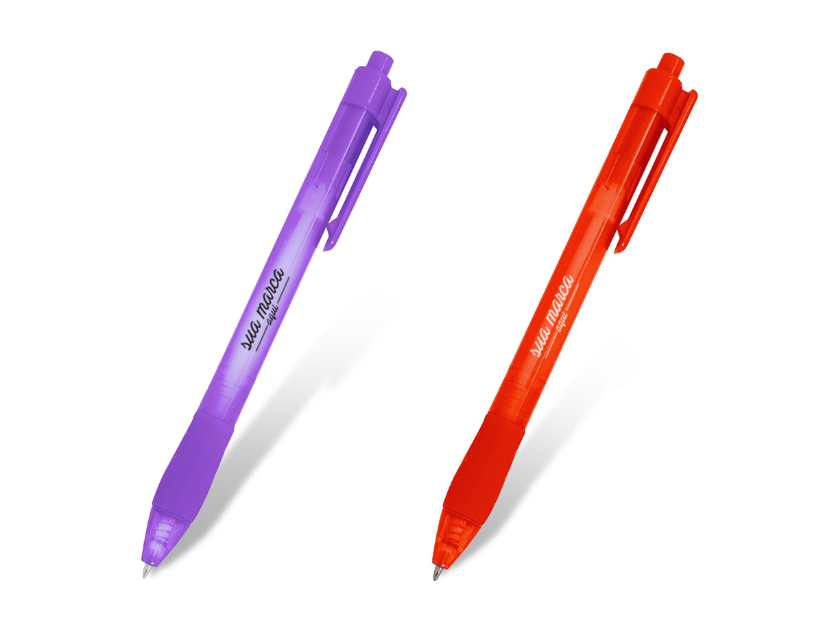 Caneta plástica translúcida colorida, com detalhe inferior emborrachado que oferece maior conforto e aderência. O mecanismo de acionamento por clique proporciona praticidade no uso diário. Seu design moderno e funcional é ideal para quem busca uma escrita suave e um toque de estilo em suas ferramentas de trabalho ou estudo