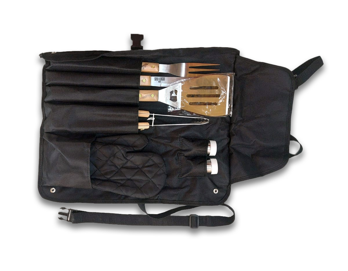 Kit churrasco com avental, Contém espátula, garfo, faca, pegador, saleiros e luva.