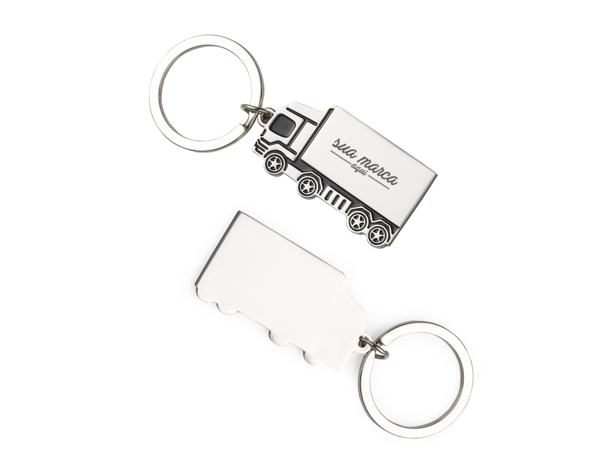 Chaveiro metal com chapa em formato caminhão brilhante, possui detalhes preto em relevo na frente e verso liso.