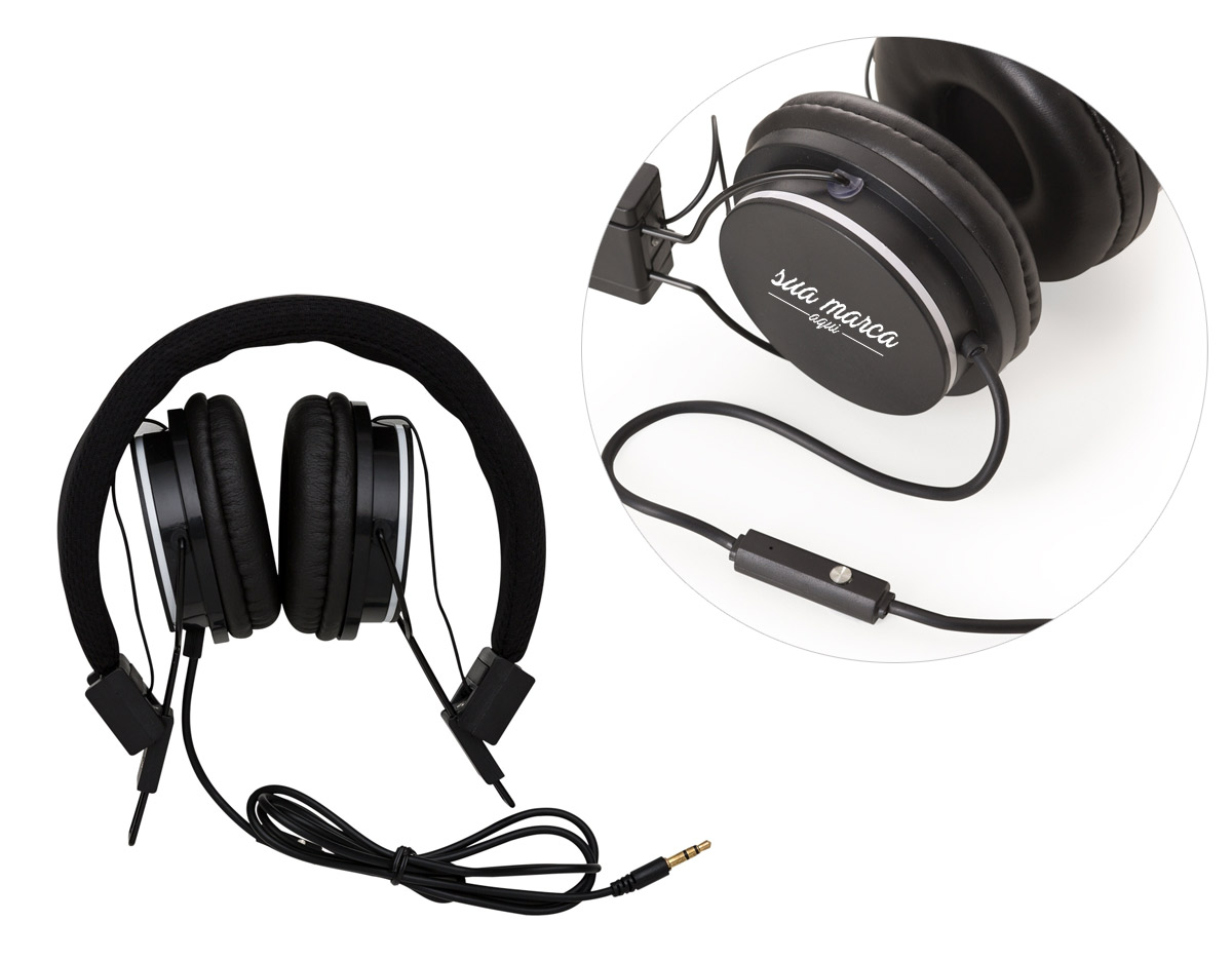 Fone de ouvido estéreo com microfone, material em plástico resistente com haste revestida de espuma e alças ajustáveis com fone giratório. Microfone acoplado em suporte no cabo, botão para play/pause e no modo ligação serve para atender chamadas