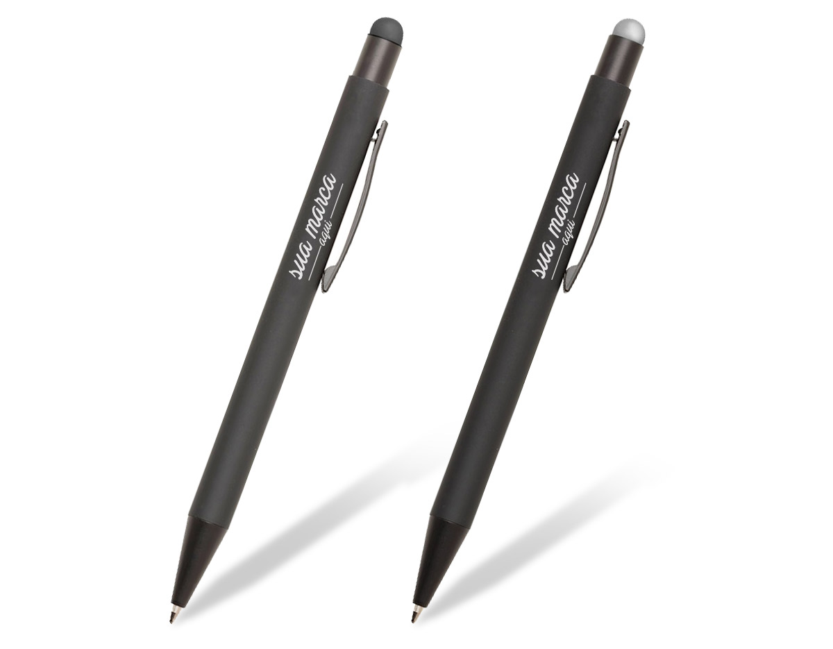 Caneta metal com ponteira touch colorida e pintura em preto fosco. Quando personalizada, a gravação possuirá a mesma cor da borracha touch. OBS.: A cor preta deverá ter a personalização amarelo/dourado. Aciona por clique.