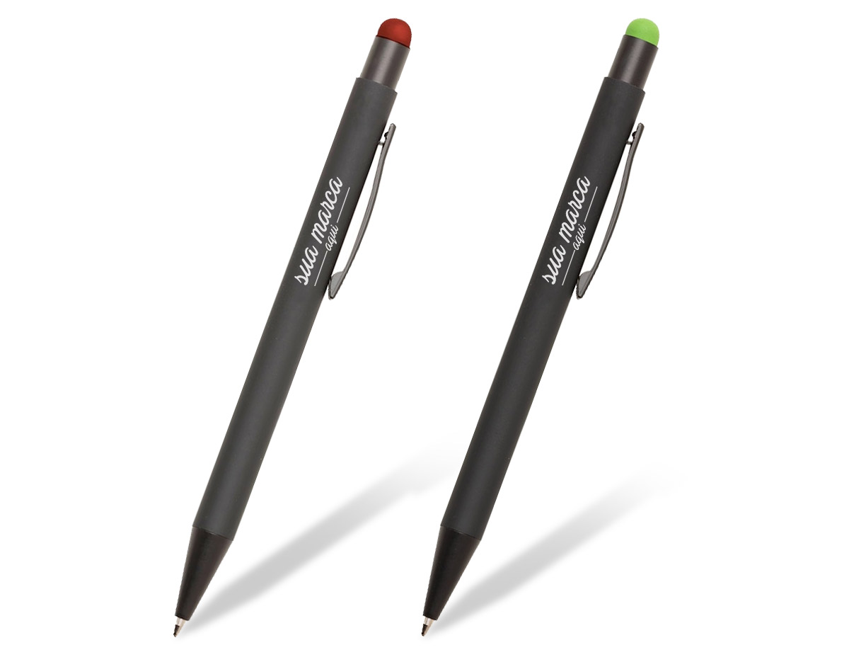 Caneta metal com ponteira touch colorida e pintura em preto fosco. Quando personalizada, a gravação possuirá a mesma cor da borracha touch. OBS.: A cor preta deverá ter a personalização amarelo/dourado. Aciona por clique.