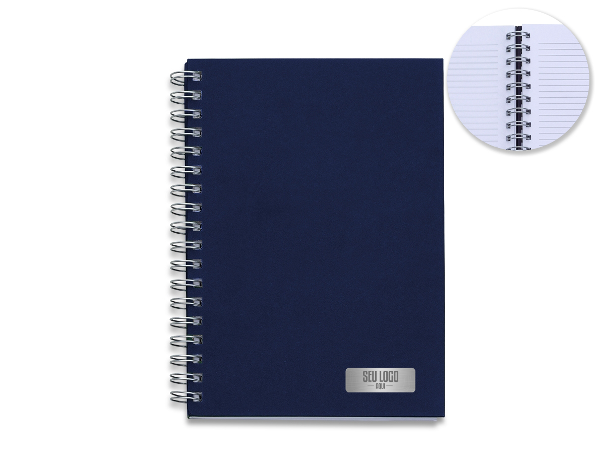  Caderno com capa kraft colorida e espiral prata metálico. Possui aproximadamente 98 folhas brancas pautadas e páginas para: dados pessoais, calendário de 2023 à 2026 e planejamento.