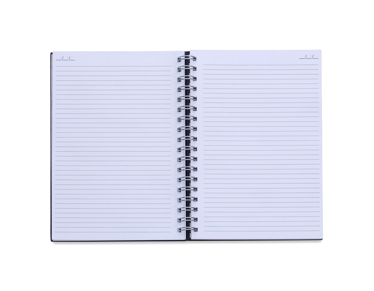  Caderno com capa kraft colorida e espiral prata metálico. Possui aproximadamente 98 folhas brancas pautadas e páginas para: dados pessoais, calendário de 2023 à 2026 e planejamento.
