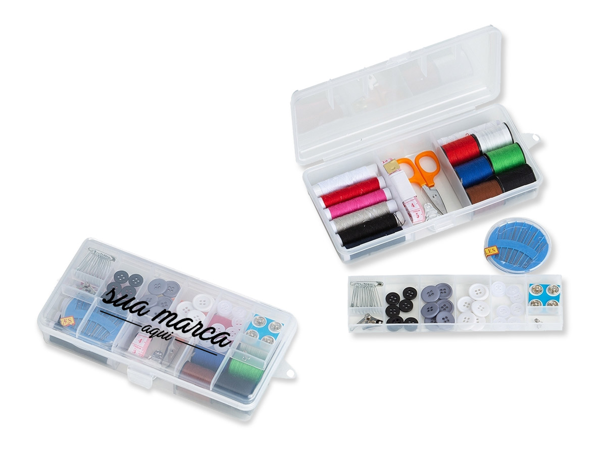 Kit costura em estojo plástico, possui bandeja com 10 alfinetes com gancho, colchete com gancho, jogo de botões, botões de pressão, colchetes, conjunto de linhas, conjunto de agulhas, passa fio, mini tesoura, fita métrica 150cm e conjunto carretéis de linhas.
