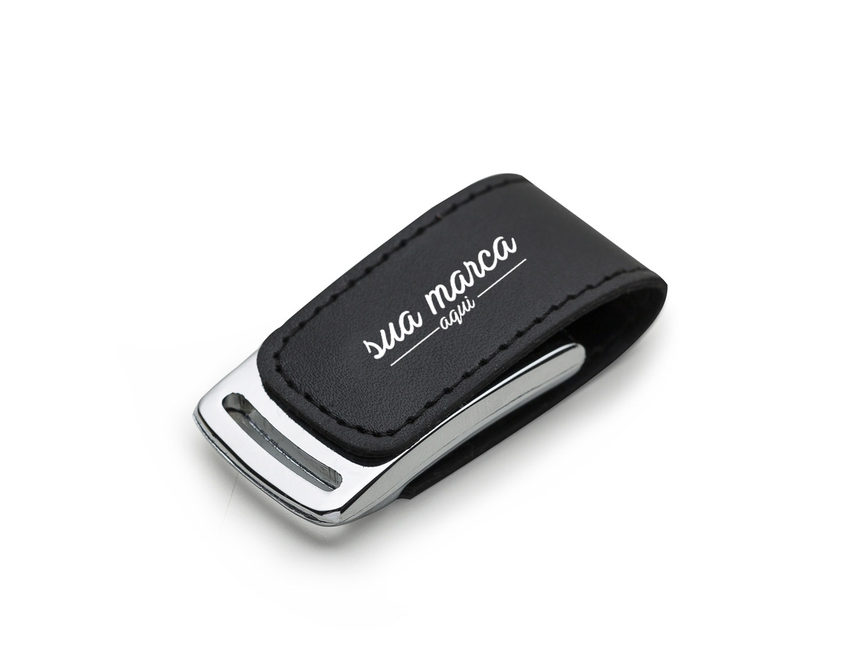 Pen drive de couro 4GB com costura preta e detalhe prata(linha vazada na parte inferior do metal). Possui imã para abrir/fechar.