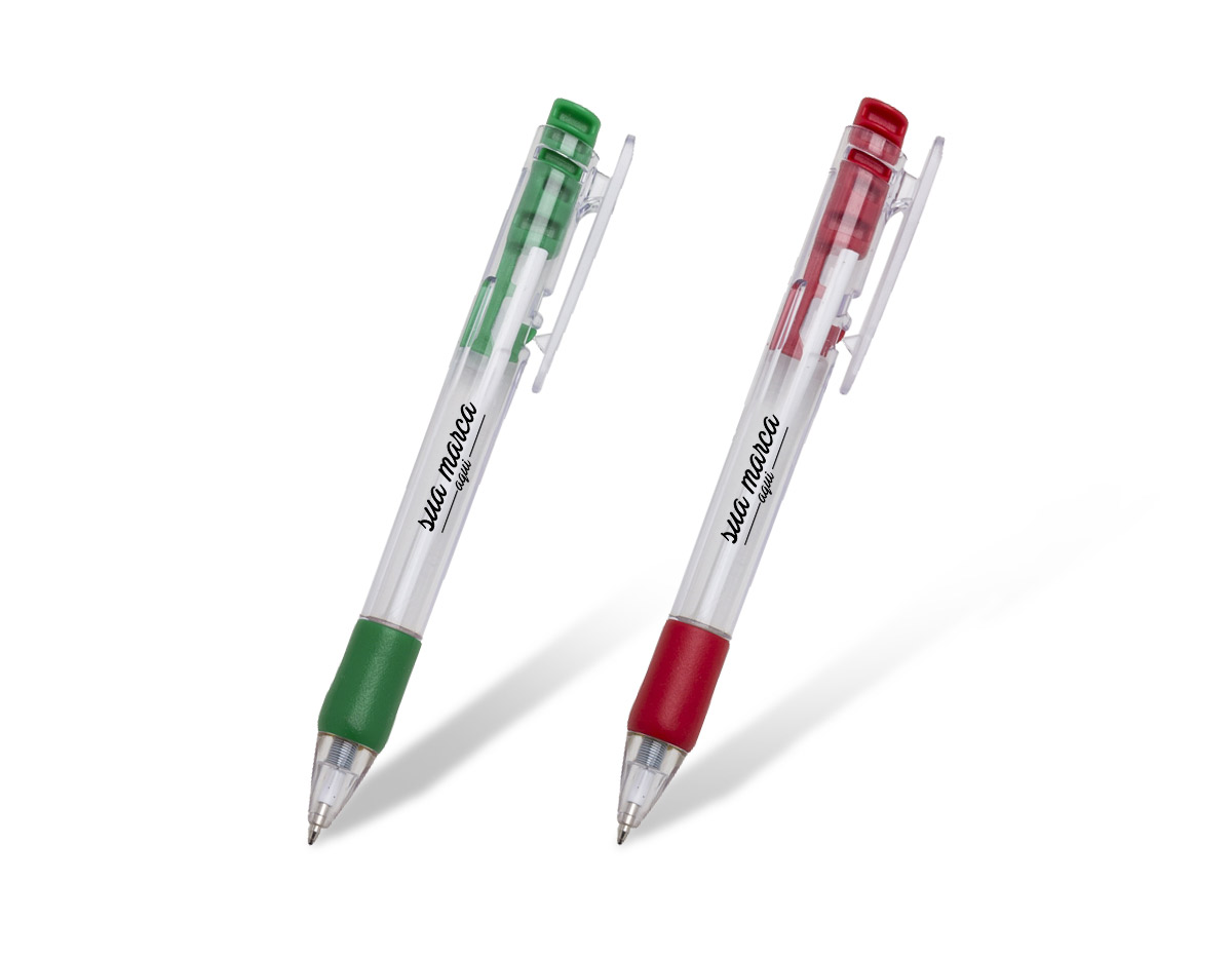 Caneta plástica inteira transparente com detalhes emborrachado e clip coloridos. Possui dois traços vazados na parte superior e acionador com detalhes em relevo. Aciona por clique, para destravar bastar pressionar o clip.