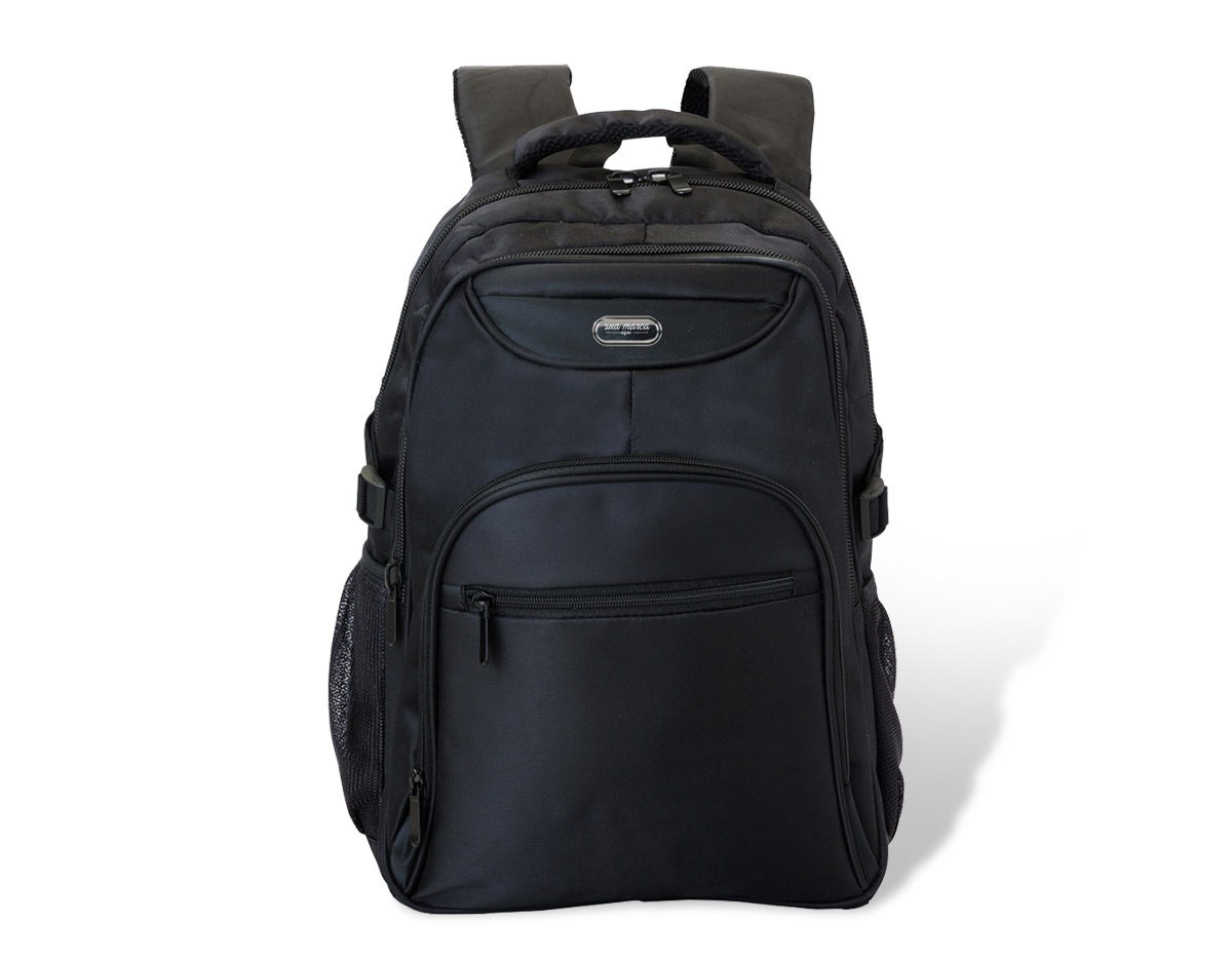 Mochila poliéster para notebook com plaquinha para personalização. Possui detalhes em nylon e neoprene, compartimento grande com bolso interno, compartimento médio com bolso/suporte para documentos e divisórias para 3 canetas, mini bolso com frontal superior,