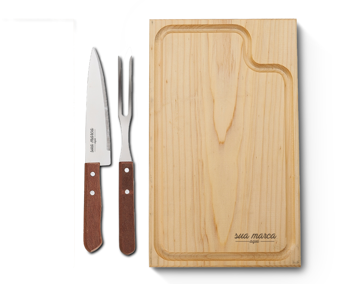 Kit churrasco três peças em estojo de papel kraft, contém: faca, garfo e tábua de corte com canaleta.