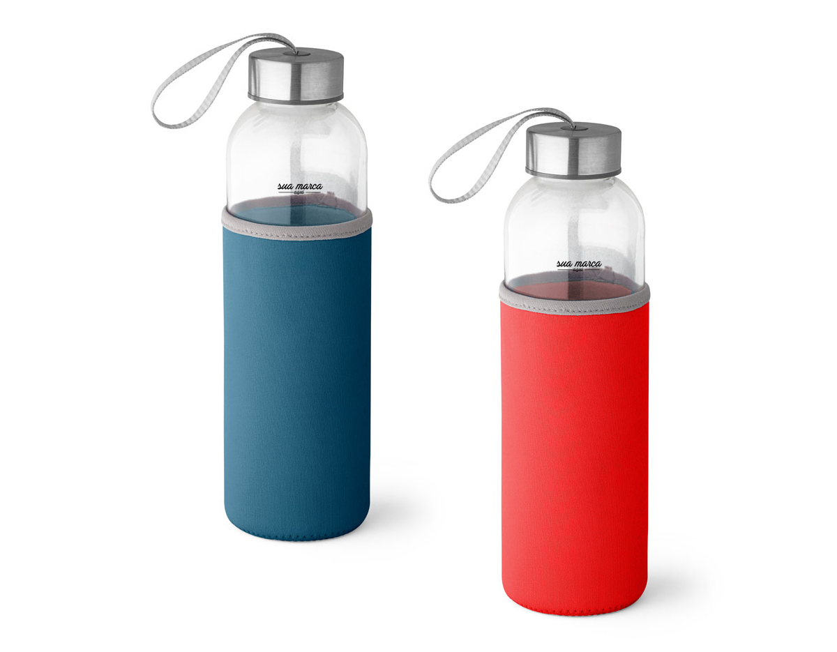 Squeeze em vidro e tampa em aço inox com alça para fácil transporte. Capacidade até 520 mL. Fornecido com luva em soft shell dando proteção extra à sua squeeze. Caixa branca 94651 vendida opcionalmente. Certificação EU Food Grade