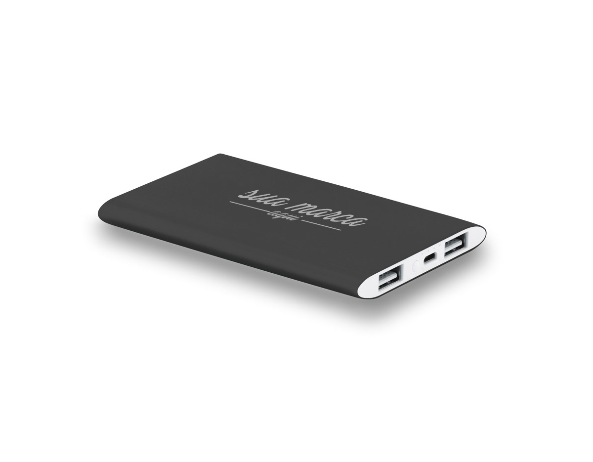 Bateria portátil em alumínio. Bateria de lítio com capacidade de 7.600 mAh e tempo de vida = 500 ciclos. Com entrada 5V/1A , saída 5V/1-2.1A e 2 portas USB. Incluso cabo USB/micro USB para carregar a bateria.