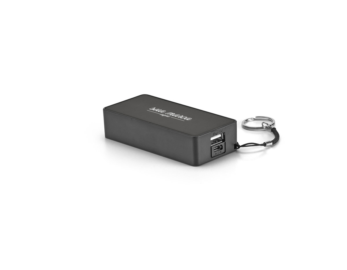 Bateria portátil em ABS. Bateria de lítio com capacidade de 4.000 mAh, tempo de vida = 500 ciclos e com entrada/saída 5V/1A. Incluso cabo USB/micro USB para carregar a bateria.
