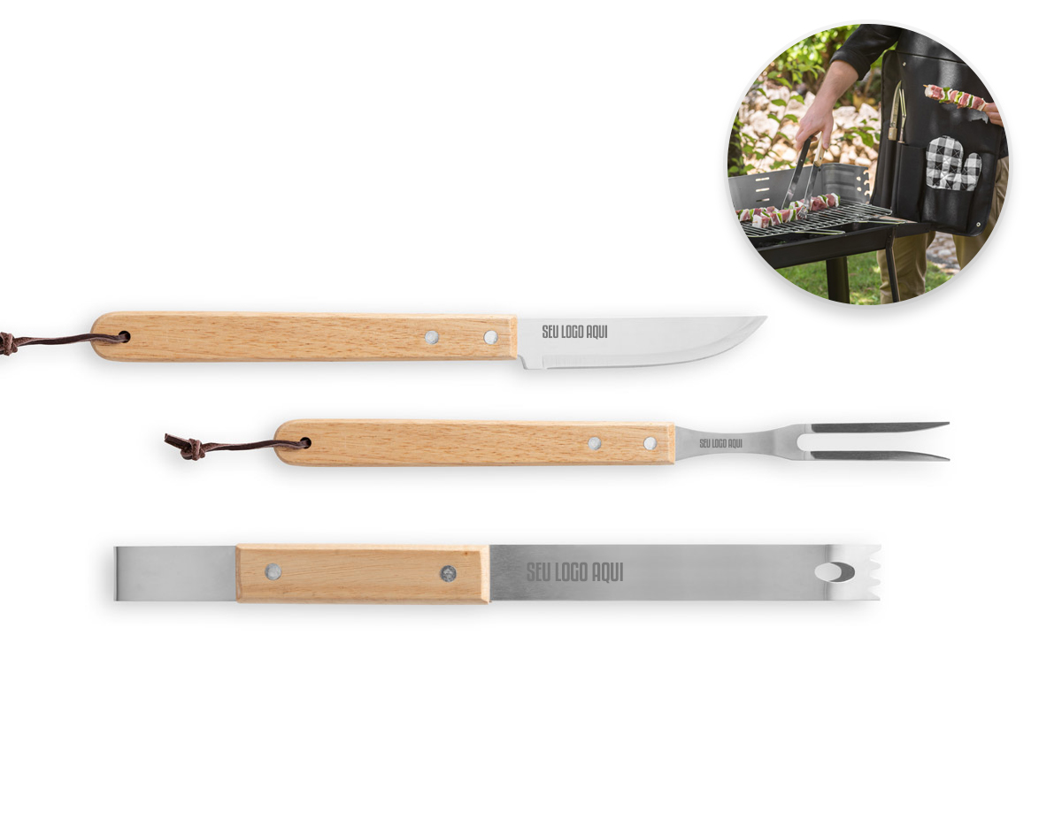 Kit churrasco composto por 4 utensílios: faca, garfo e pinça em aço inox e madeira de Seringueira e uma luva de cozinha. O estojo dobrável em 600D pode ser convertível em avental para sua proteção. 