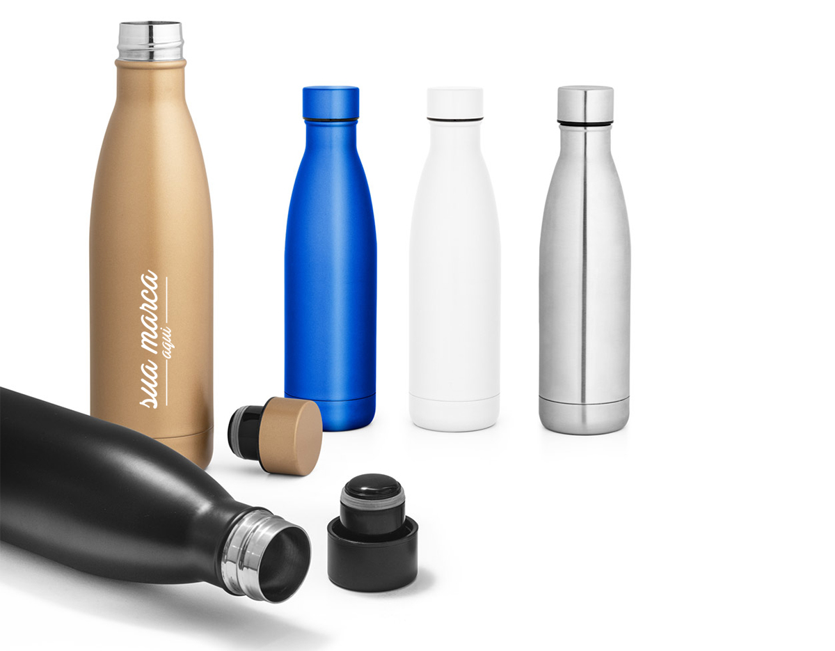 Garrafa térmica em aço inox com parede dupla e tampa com sistema de vácuo. Capacidade até 580 ml